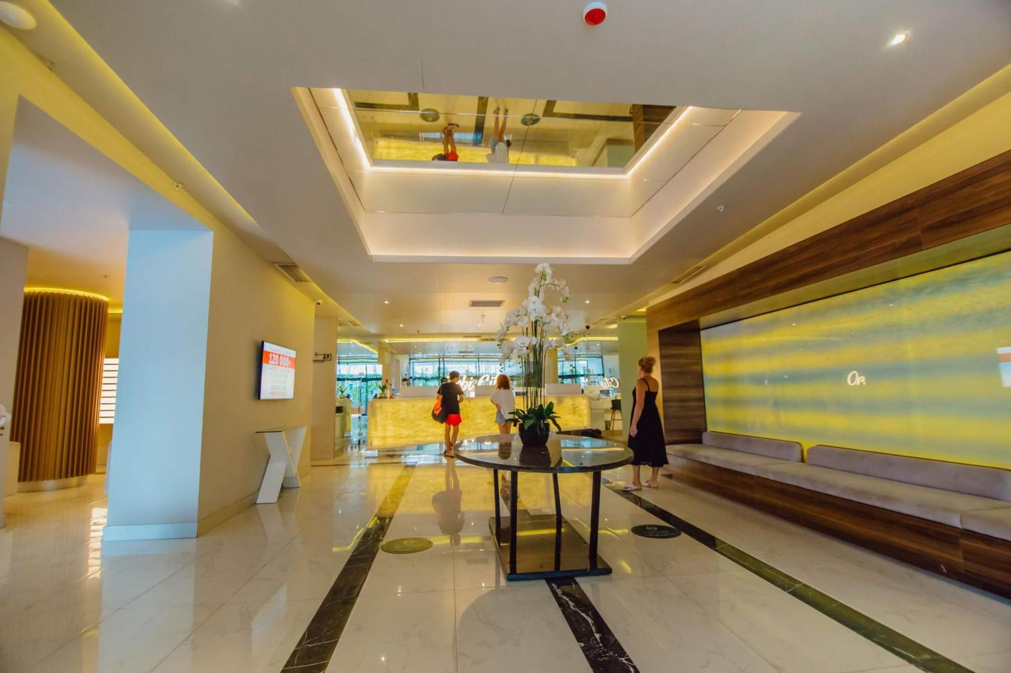 Aparthotel Orbi City Center Sea View Batumi Zewnętrze zdjęcie
