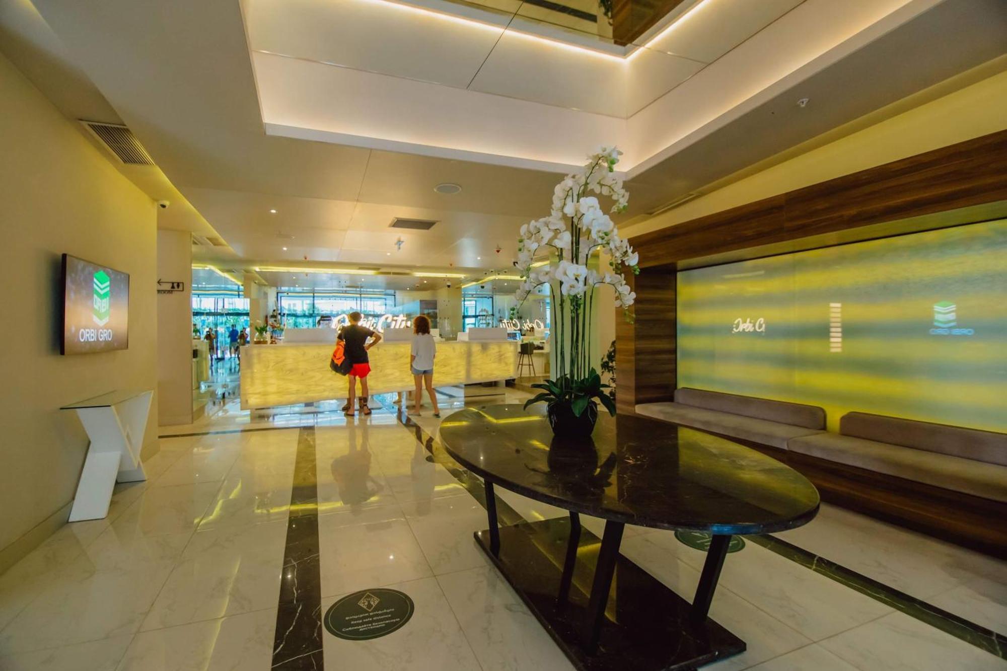 Aparthotel Orbi City Center Sea View Batumi Zewnętrze zdjęcie